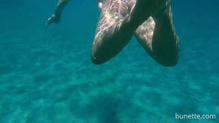 Snámha le mo butt breiseán i na farraige