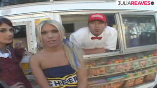 ���ေခဲမုန့်ရာင္းသူကို threesome မင်းအတွက်သူ့ရဲ့ရေခဲမုန်ဗန်