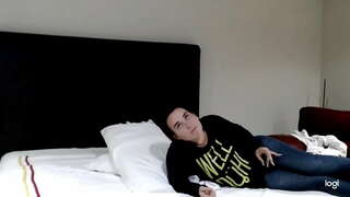 I give her lechita while another fucks