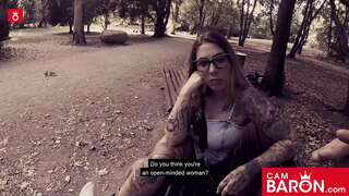 Kevin gëtt Mia eng gutt Nuecht sprooch liesen Datum! Cambaron.com