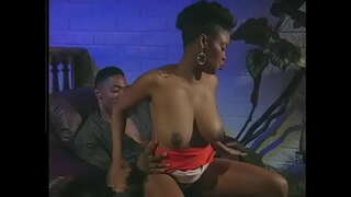 Pretu mucha kaba ku e tonto preludio pa ébano, nan i ta di la di ta pero den e asiento